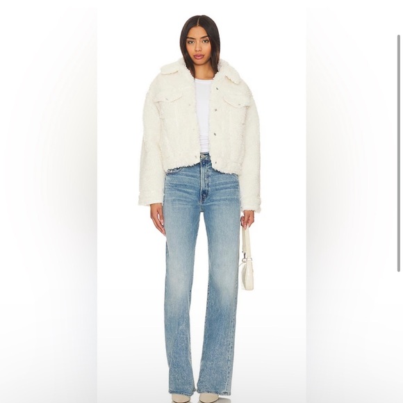 Levi's Baby Bubble Sherpa Trucker Jacket
In coconut milk white NWTs - Picture 10 of 15